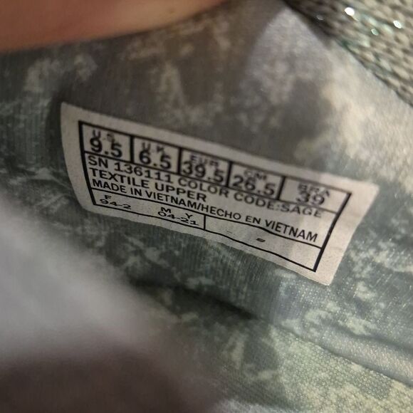 Skechers 9.5 New - Picture 7 of 9